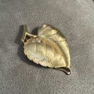 Vintage Trifari Gold-Tone Leaf Pin